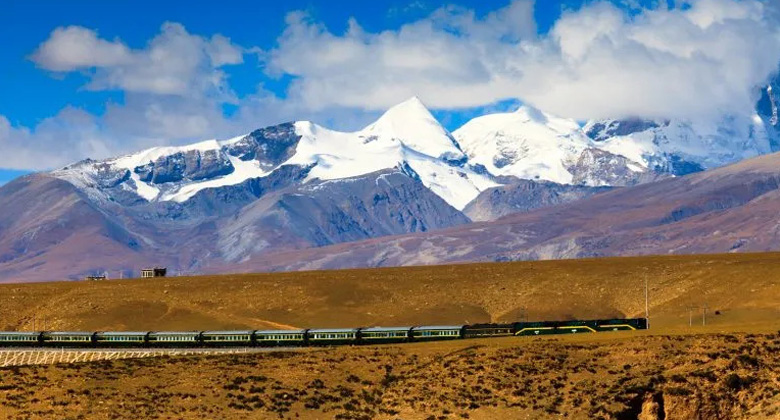 Mit dem Tibet-Zug auf der landschaftlich schönsten Strecke zwischen Golmud und Lhasa reisen