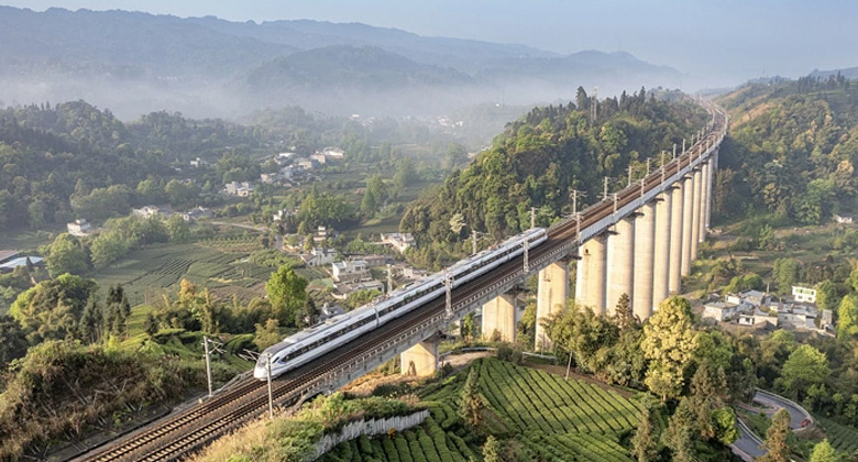 Hochgeschwindigkeitszug von Chengdu nach Ya’an