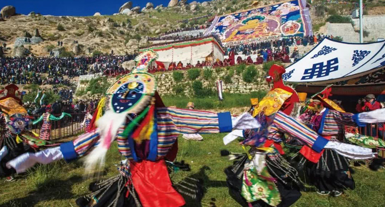 Im Sommer das Drepung-Kloster während des Shoton-Festes besuchen