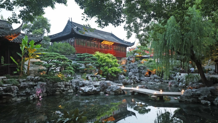 Traditionelle Pavillons im Yu-Garten