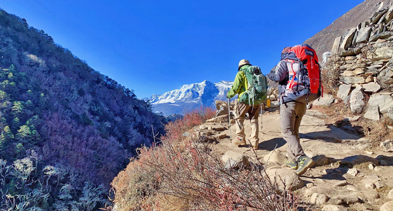 Klassische Trekkingroute zum Everest Base Camp durch die Himalaya-Bergwelt in Nepal