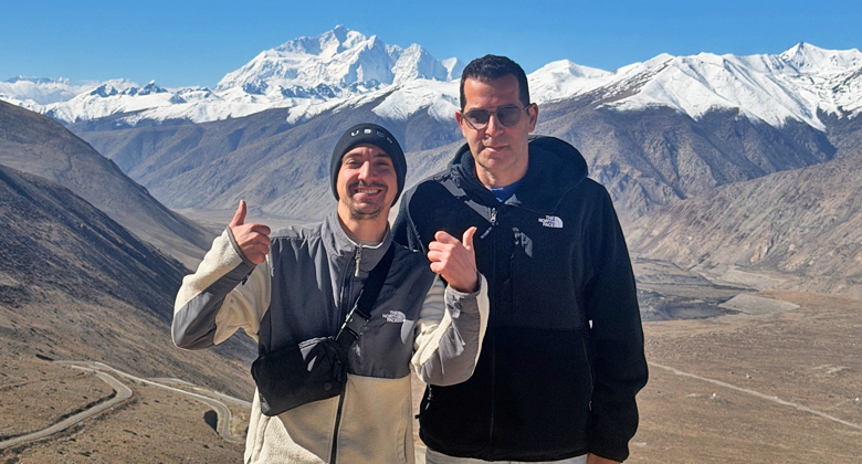 Blick auf den Mount Everest entlang der Nordroute von Lhasa zum Everest Base Camp in Tibet