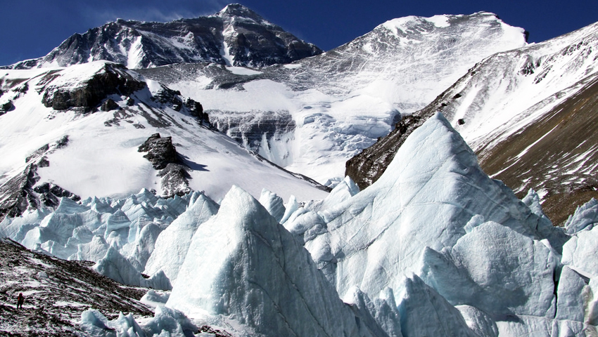 Blick auf Everest, Changtse und Eisgipfel