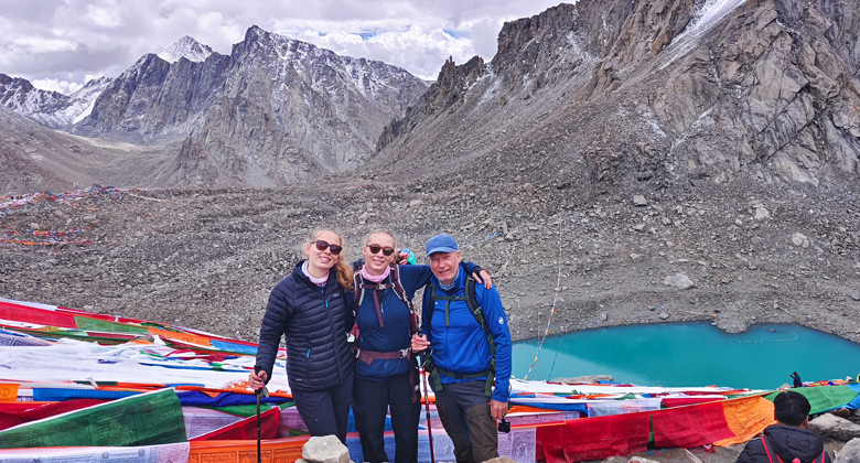 Reisegast am Dolma-La-Pass w&auml;hrend der Mount Kailash Kora in Tibet