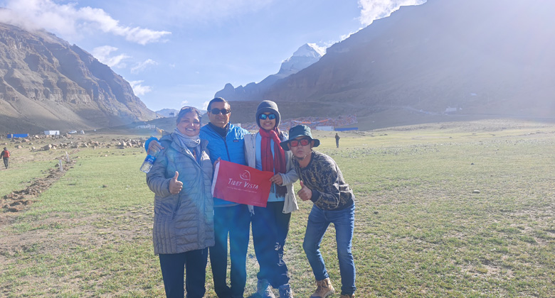 Indische Pilger beim Trekking um den Mount Kailash im Juli