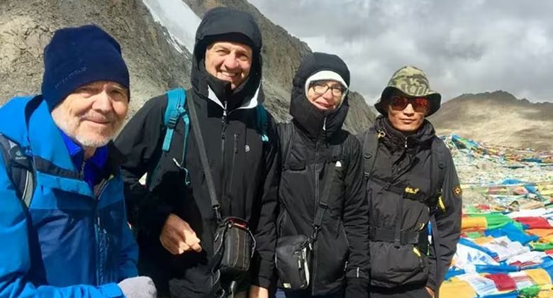 Ein älterer Kunde von uns hat die 3-tägige Mount-Kailash-Kora im Alter von 82 Jahren erfolgreich abgeschlossen