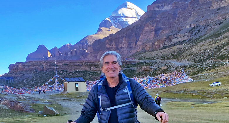 &Auml;lterer Reisegast bei der Mount Kailash Kora in Westtibet