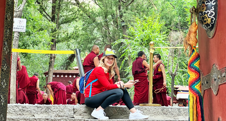 Tibetische M&ouml;nche bei einer Debatte im Sera-Kloster in Lhasa