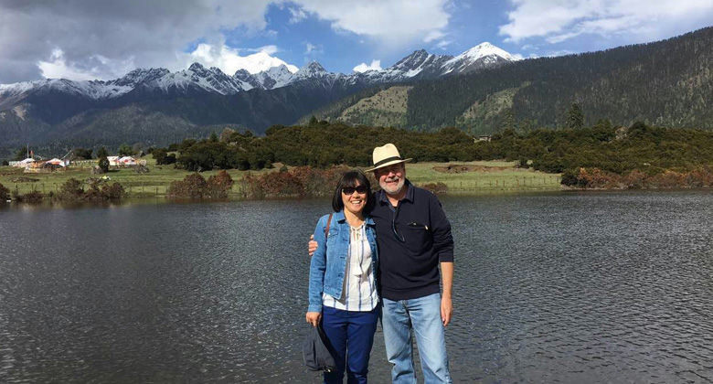 Tiefe Schluchten und l&auml;ndliche Landschaften in Nyingchi in Osttibet