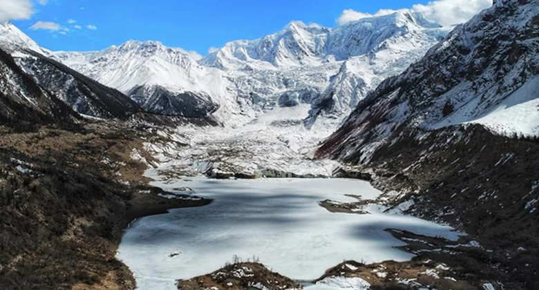 Der fotogene Midui-Gletscher in Bomi in Osttibet