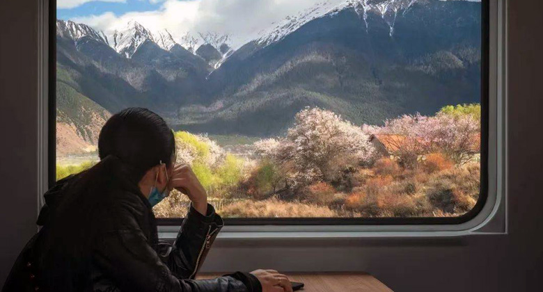 hochgeschwindigkeitszug von Nyingchi nach Lhasa