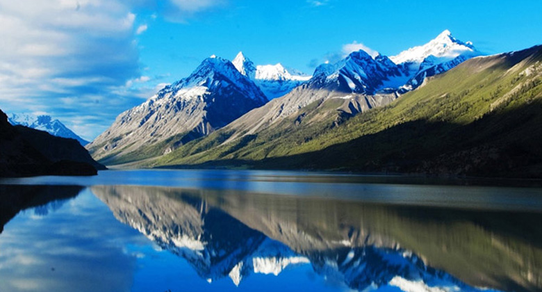 Blick auf den Ranwu-See in Osttibet