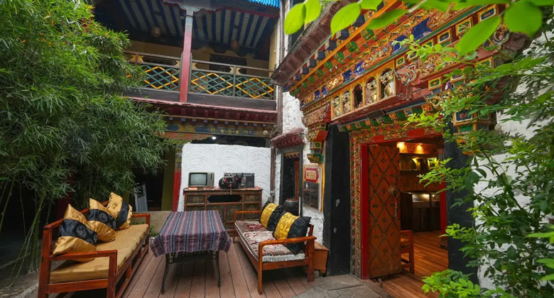 Lingtsang Boutique Hotel – traditionelles tibetisches Familienhotel in Lhasa nahe Barkhor-Straße
