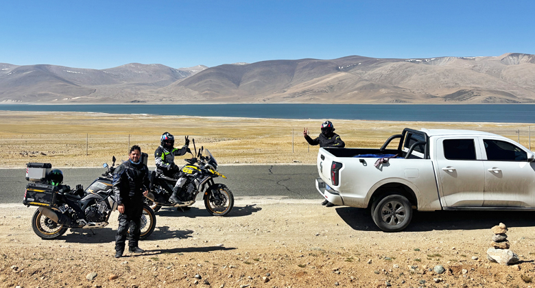 Begleitfahrzeug auf einer Motorradreise durch Tibet