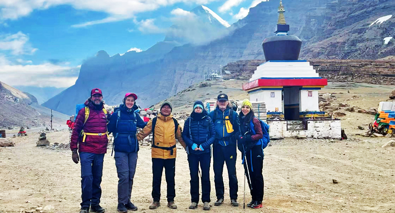 Unsere Reiseg&auml;ste bei der Pilgerwanderung rund um den Berg Kailash in Westtibet