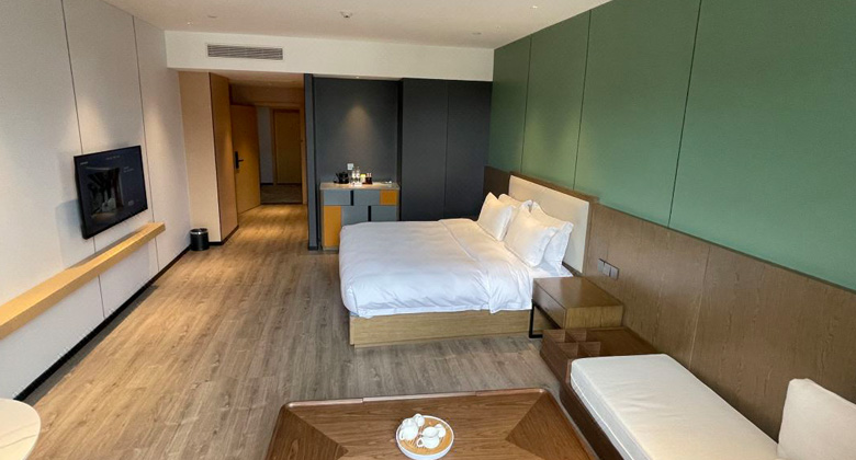 Das saubere Zimmer des Qomo Langzong Hotels in der Gemeinde Gyirong