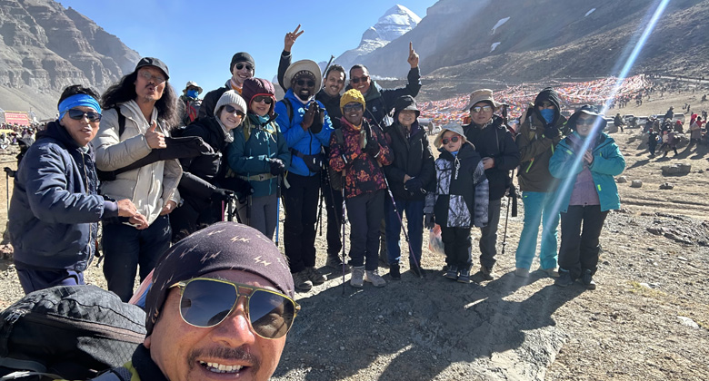 Unsere Reisenden genießen die Kailash-Kora gemeinsam mit unserem lokalen Experten