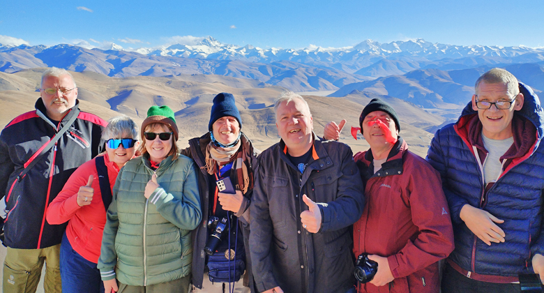 Winterlandschaft am Gawula-Pass auf der Reise von Nepal nach Tibet