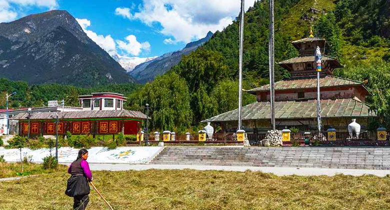 Das vierstöckige Pakpa-Kloster in Gyirong