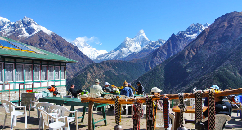 Traditionelles Teehaus als Unterkunft f&uuml;r Wanderer auf der Everest-Basislager-Route in Nepal