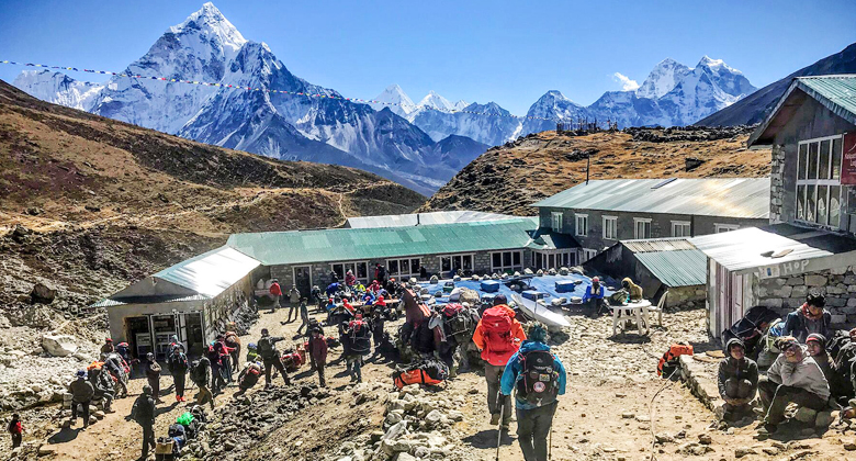 Einfaches Teehaus als Unterkunft auf einer Trekkingroute in Nepal
