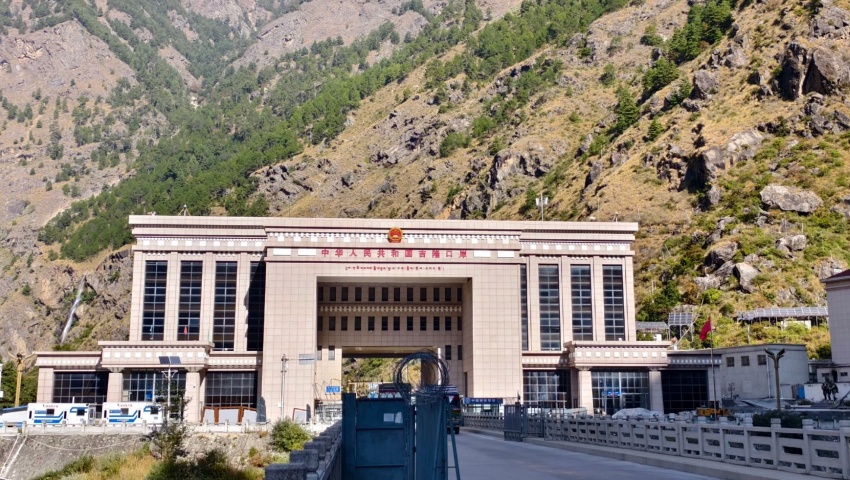 Grenzgeb&auml;ude des Kyirong-Hafens zwischen China und Nepal