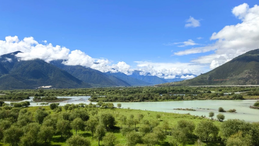 Yarlung Tsangpo Flusstal