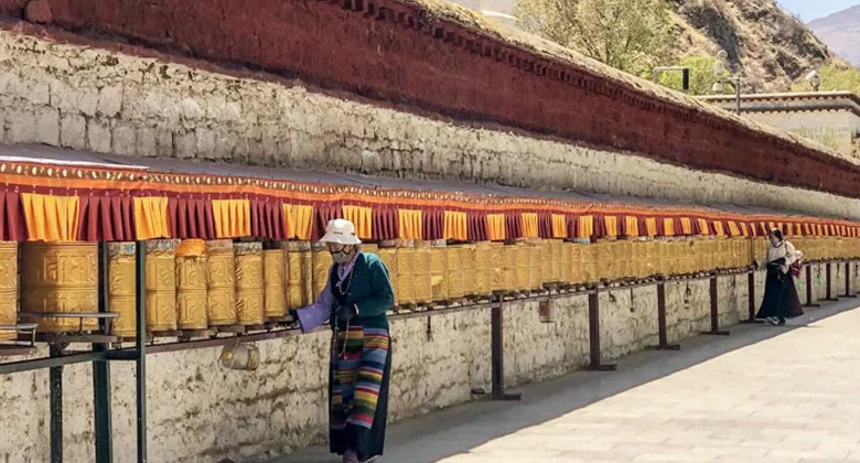 Tibetischer Buddhismus ist die am weitesten verbreitete Religion unter Tibetern