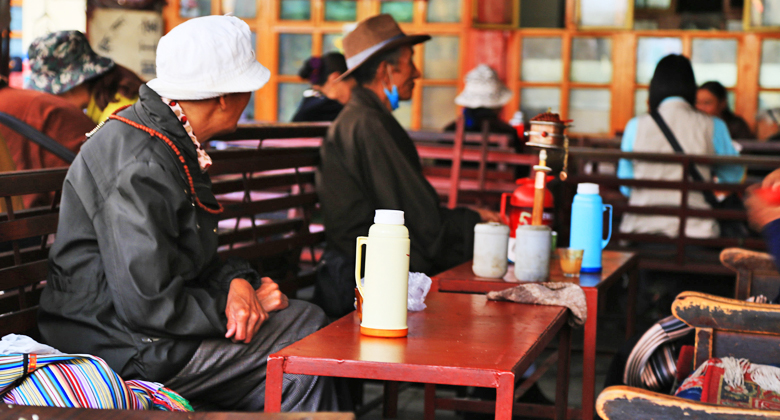 Tibetisches Neujahr Losar und regionale Neujahrsfeste in Tibet