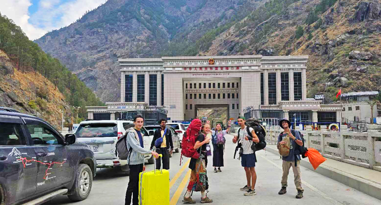 Abschied an der Gyirong Grenze zwischen Tibet und Nepal