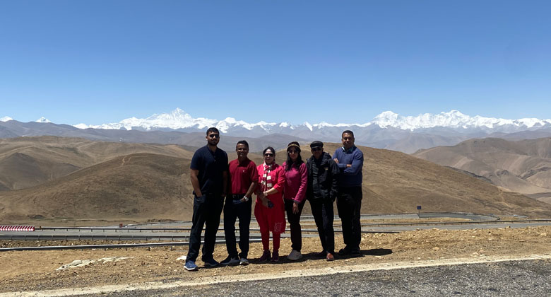Panoramablick vom Gawula-Pass auf die Himalaya-Gebirgskette in der Everest-Region