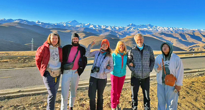 Panoramablick auf den Mount Everest vom Gawula Pass in Tibet
