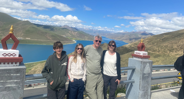T&uuml;rkisblauer Yamdrok-See in Tibet