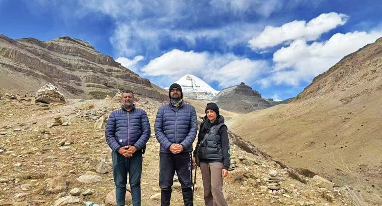 Meditation am Mount Kailash in Tibet spirituelle Reise