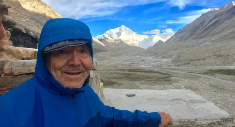 Herr Gerhard erreichte das Everest Base Camp mit 82 Jahren
