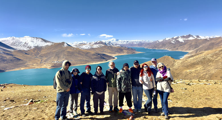 Yamdrok-See in Tibet &ndash; Stopp einer Kleingruppenreise am heiligen Hochlandsee