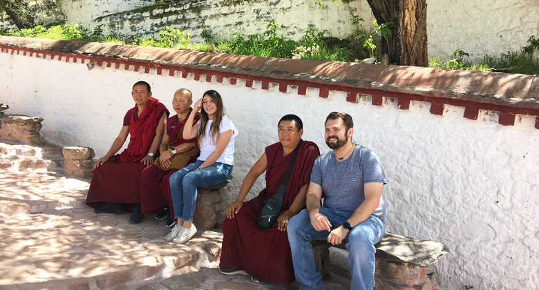 Die Sonne scheint das ganze Jahr über tagsüber reichlich in Tibet
