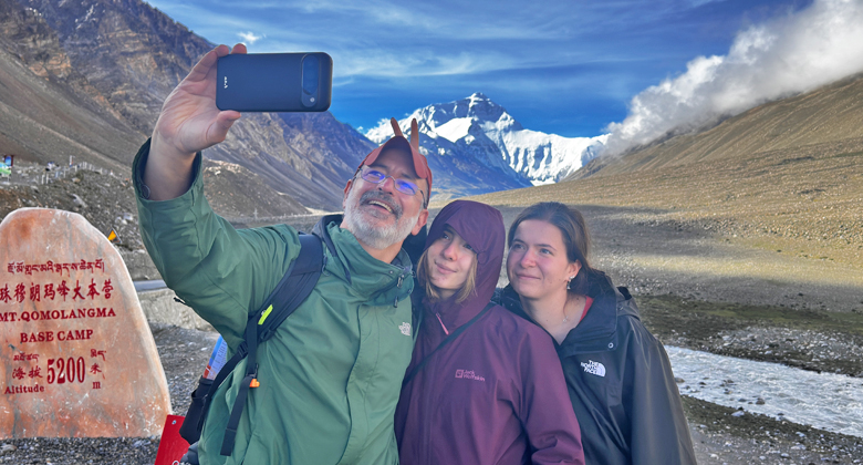 Reisende am Everest Base Camp in Tibet