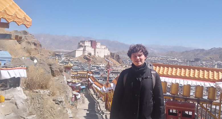 Der atemberaubende Shigatse Dzong im Sonnenuntergang