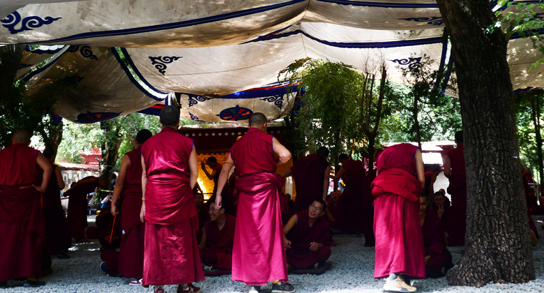 M&ouml;nchsdebatte im Sera-Kloster in Lhasa Tibet