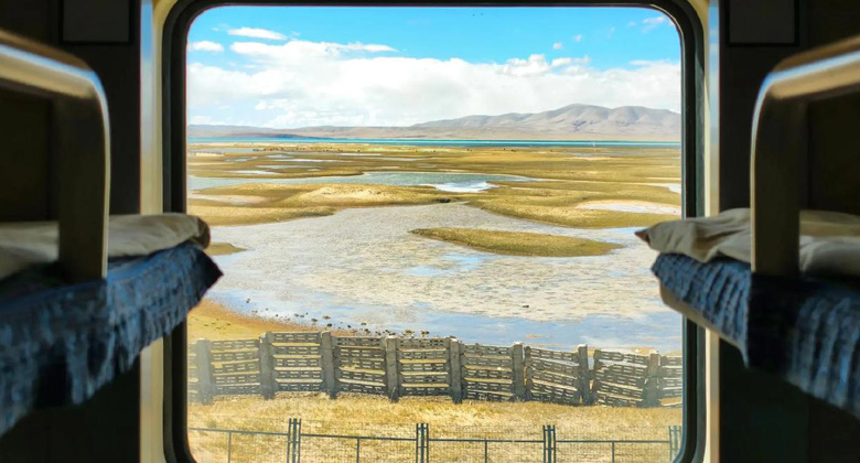 Landschaft entlang der Qinghai-Tibet-Bahn