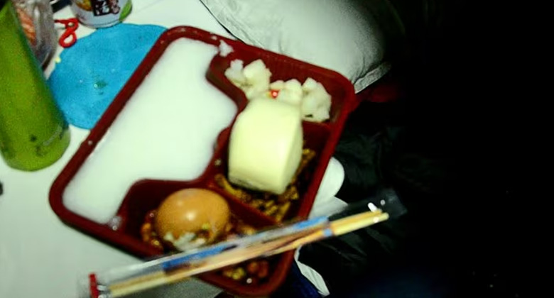 Nahrhaftes Frühstück im Tibet-Zug