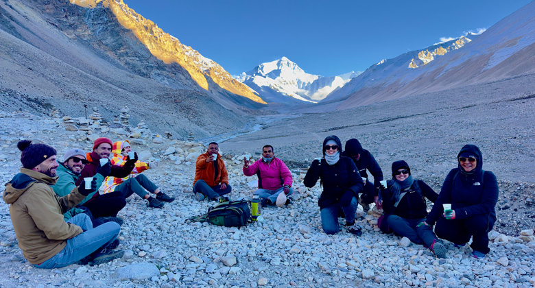 Reisende am Everest Base Camp in Tibet