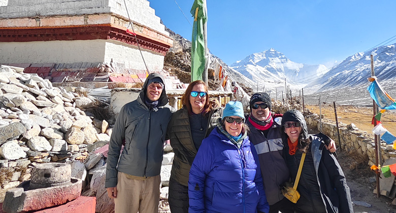 Mount Everest vom Rongbuk-Kloster: Blick auf die Nordwand in Tibet