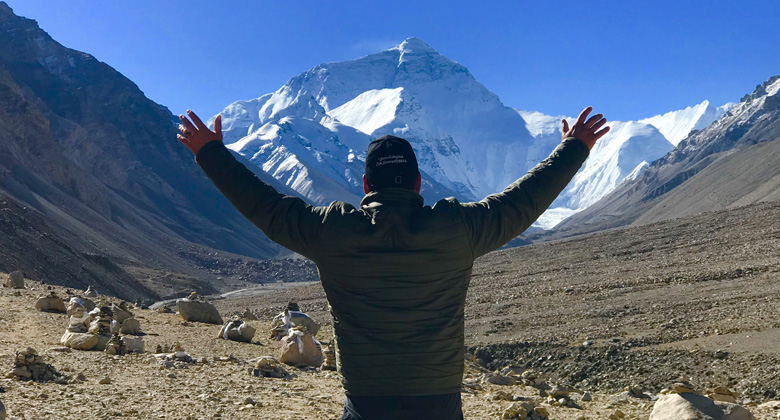 Blick vom Everest-Basislager (EBC) auf die Nordwand des Mount Everest in Tibet