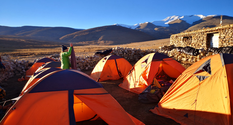 Camping auf dem Trek von Tingri zum Everest-Basislager (EBC) in Tibet