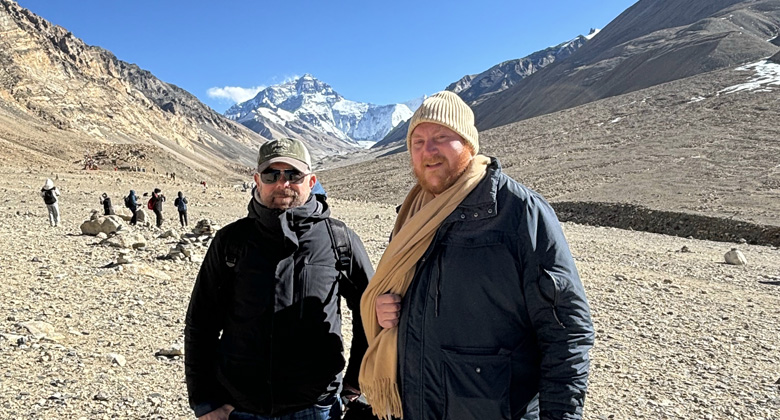 TDas Wetter am Everest Base Camp im Winter ist nach Sonnenaufgang nicht zu kalt